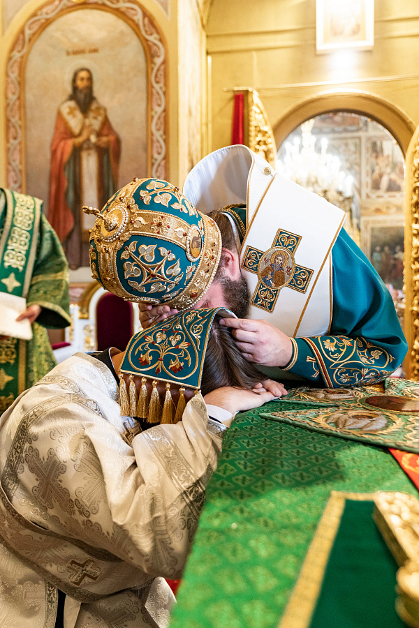 Божественная литургия и вечерня с чтением коленопреклонных молитв в Троицком кафедральном соборе Подольска